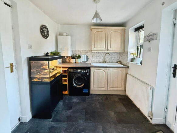4 bed Detached for sale Image 11