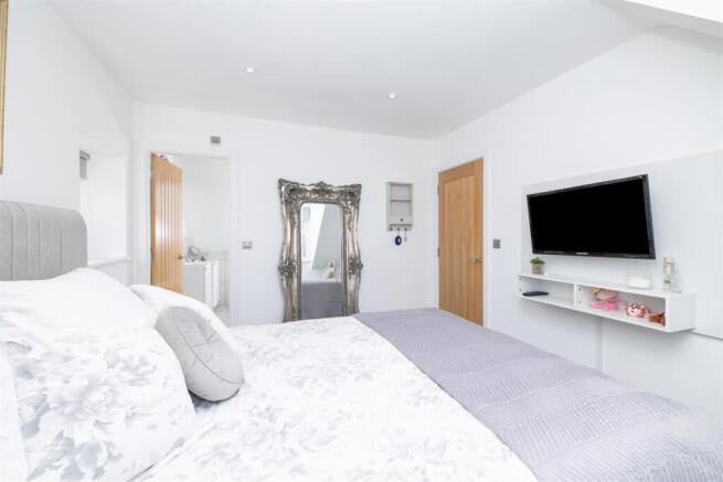 3 bed Semi-Detached for sale Image 10