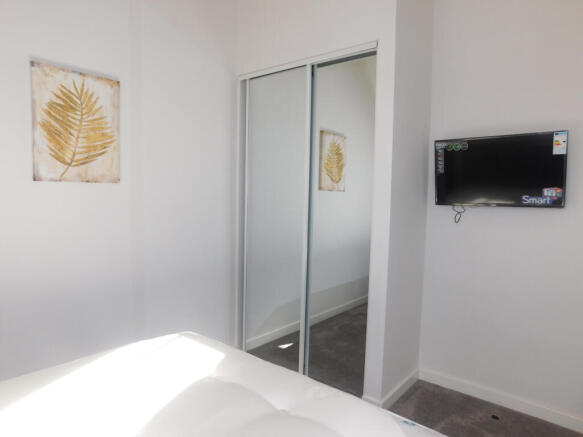 2 bed Apartment to rent Image 5