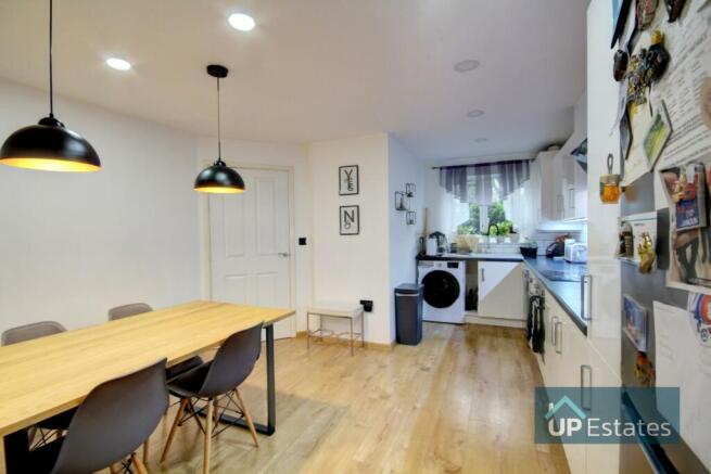 KITCHEN DINER