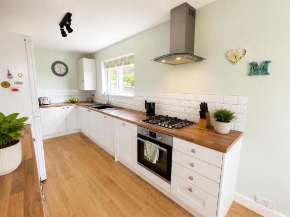 3 bed Semi-Detached for sale Image 5
