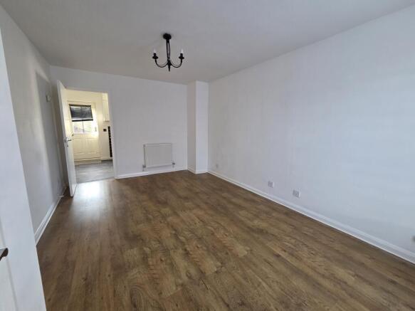 3 bed Terraced to rent Image 4
