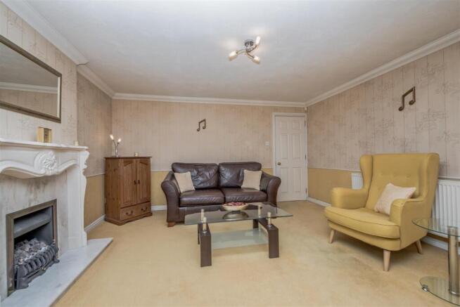 4 bed Detached for sale Image 8