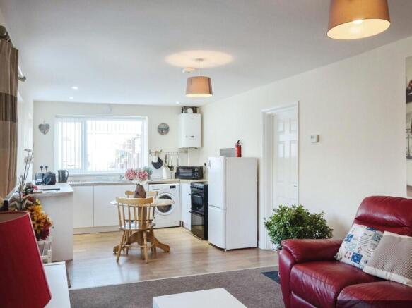 4 bed Detached for sale Image 7