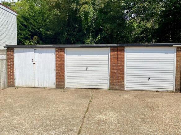 53UHBGARAGE.jpg