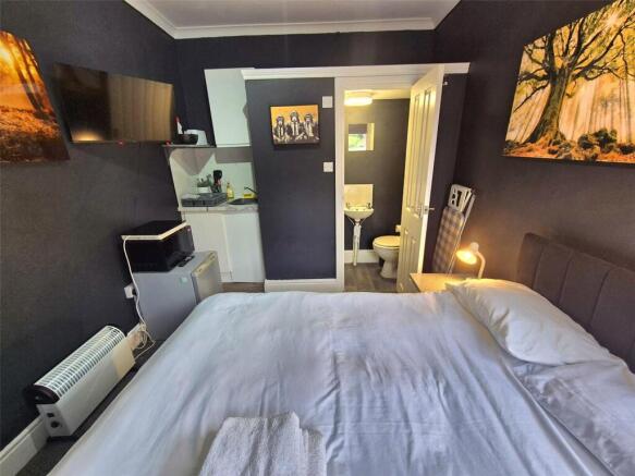 Bedroom/Kitchen