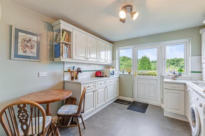 3 bed Town House for sale Image 5