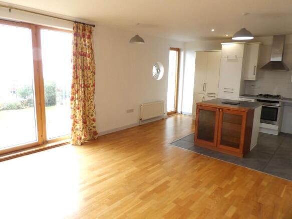 LOUNGE / KITCHEN