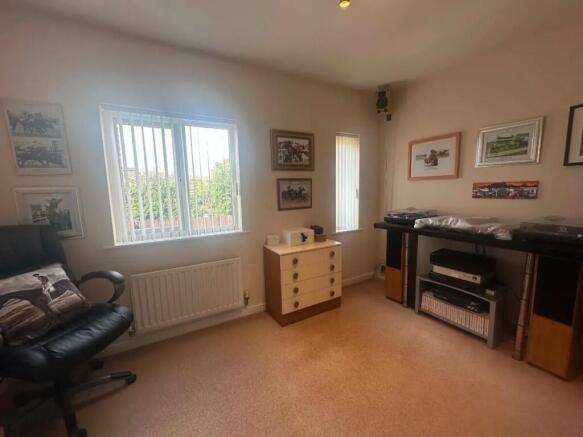2 bed Semi-Detached for sale Image 8
