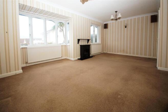 lounge1.jpg