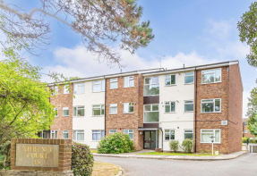 18, 15 Athelney Court, Gervis Road, Bournemouth BH1 3EE