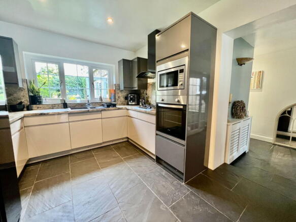 4 bed Detached for sale Image 8