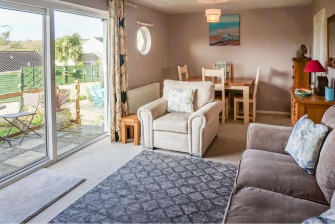 Lounge/Dining Room