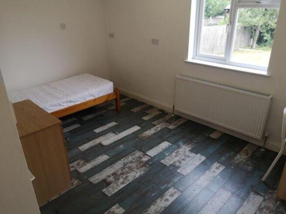 chase-road-kt19-8tl-928144