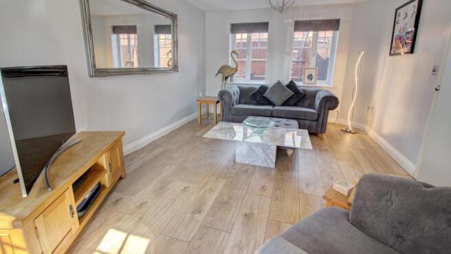 Lounge (alt angle)