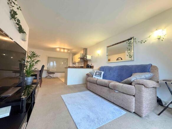 3 bed Apartment for sale Image 6