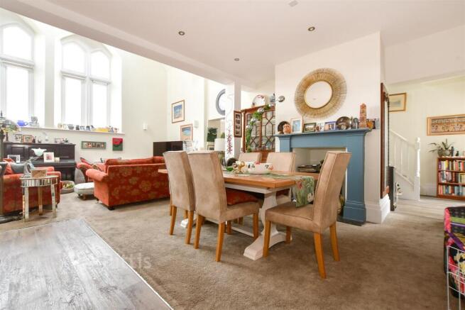 Kitchen/ Dining Area
