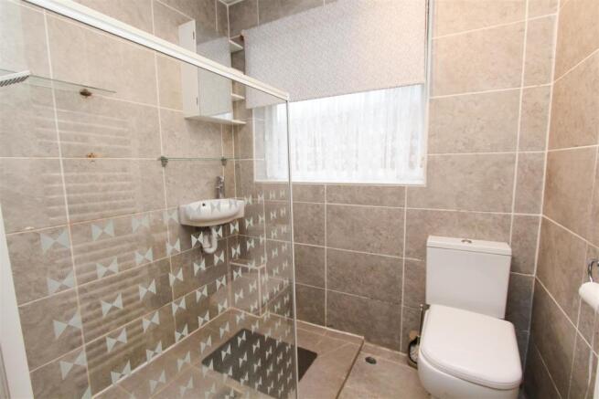 SHOWER ROOM.jpg
