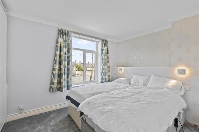 3 bed Terraced for sale Image 10