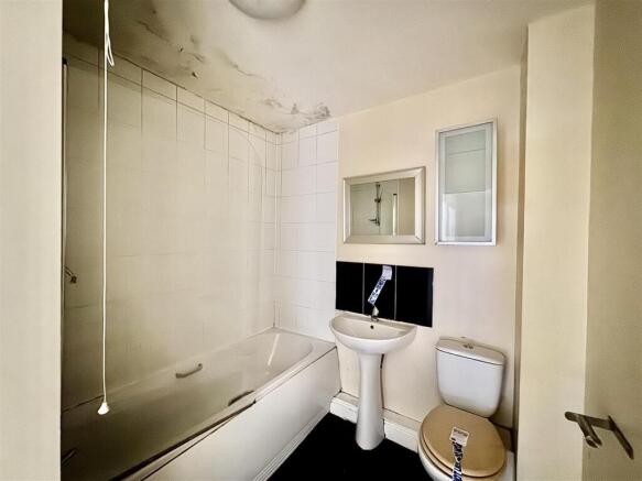 2 bed Apartment for sale Image 12