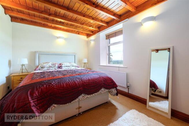 5 bed Semi-Detached for sale Image 10