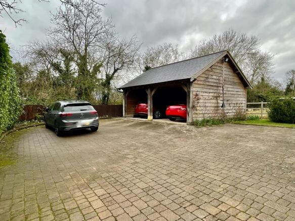 Garage/Parking 