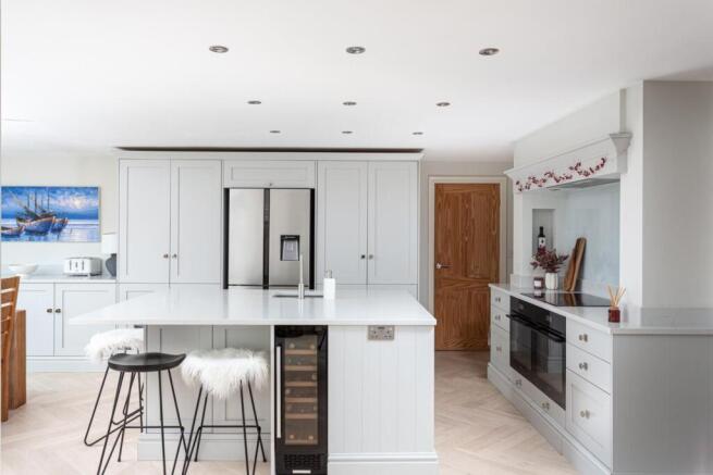 4 bed Detached for sale Image 5