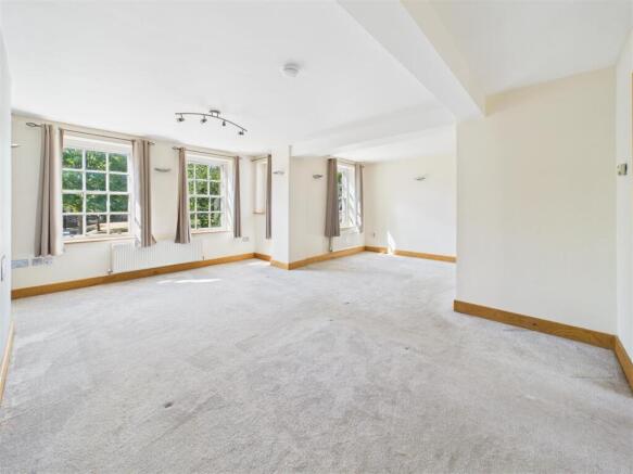 Lounge/ Dining Room