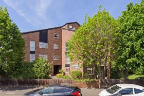 Flat 4, Eisenhower House, Vicarage Road, Hampton Wick KT1 4EJ