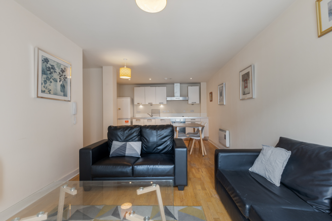 2 bed Apartment to rent Image 6