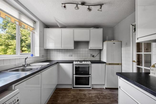 3 bed Apartment for sale Image 4