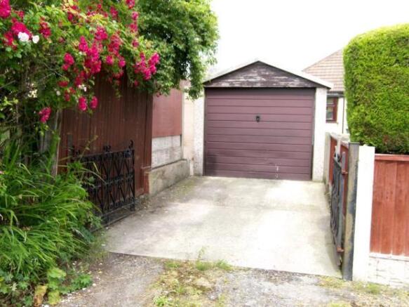 Garage / Parking