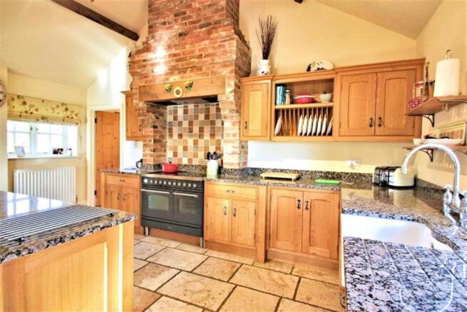 OPEN PLAN KITCHEN/DI