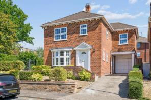 1, Greenheys Close, Northwood HA6 2FR