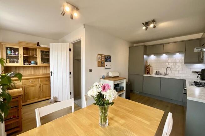 3 bed Semi-Detached for sale Image 8