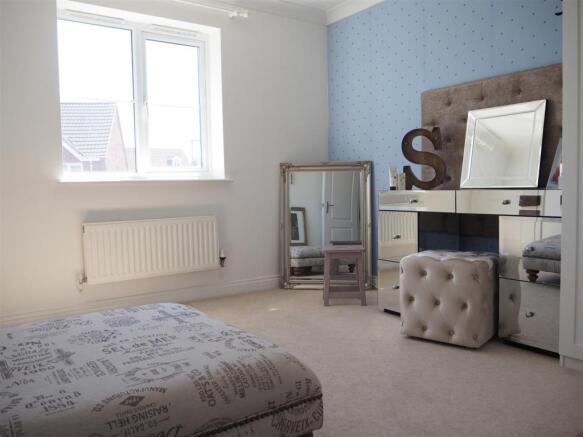 Bedroom 748