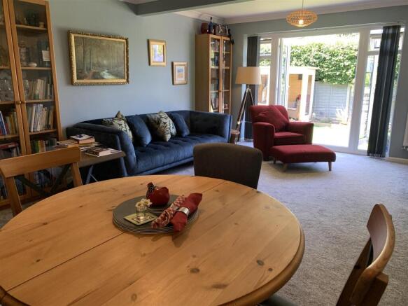 Lounge/Dining Room