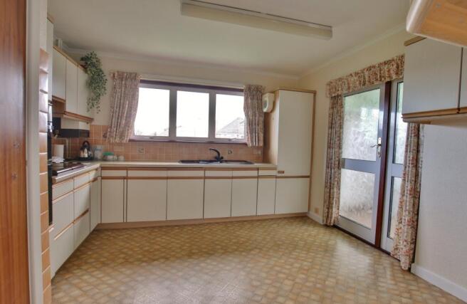 KITCHEN/BREAKFAST ROOM