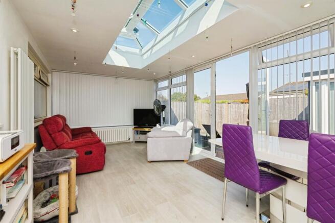 Oldfield Crescent, Hailsham photo 4