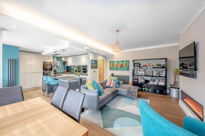 2 bed Flat for sale Image 9