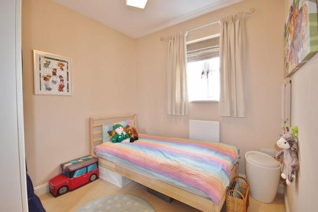 Bedroom/Dressi...