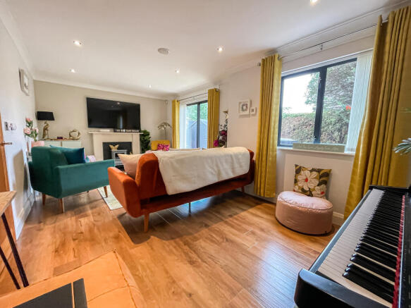19 Victoria Court - Living room (2)