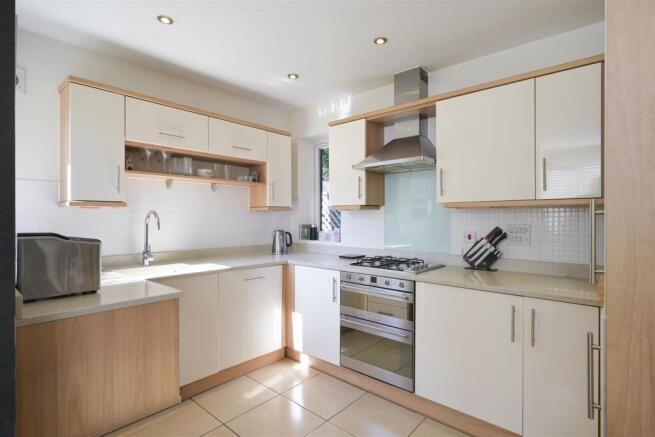 ROUNDBURROW CLOSE, 18 (27).jpg