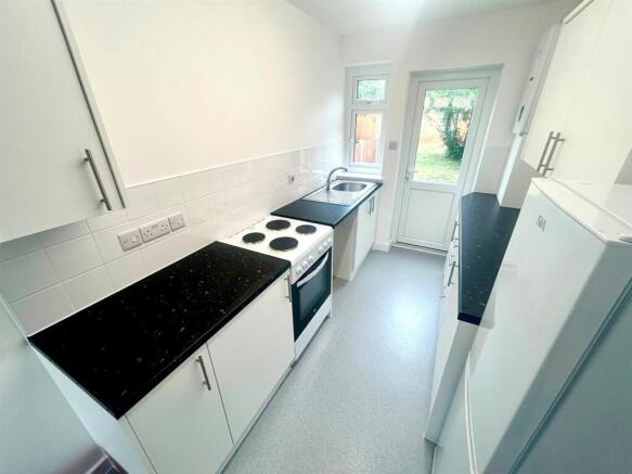 Kitchen 2.jpg