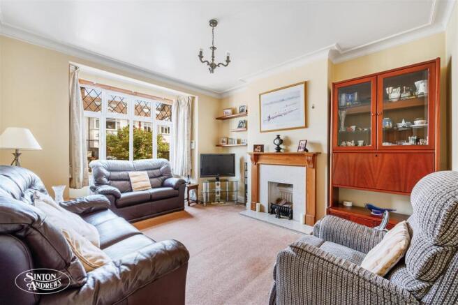 20 Erlesmere Gardens-3.jpg