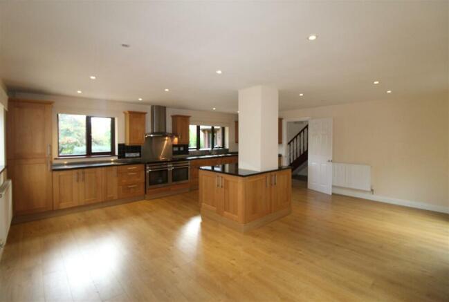 Kitchen...jpg