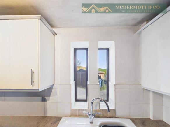 3 bed Semi-Detached for sale Image 12
