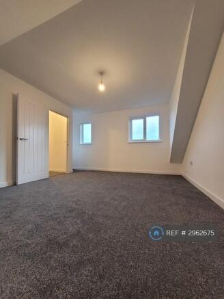 3 bed Semi-Detached to rent Image 12