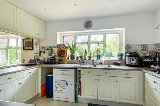 Cuckoo Hill, Pinner HA5 photo 4