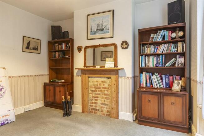 Sitting Room/Bedroom